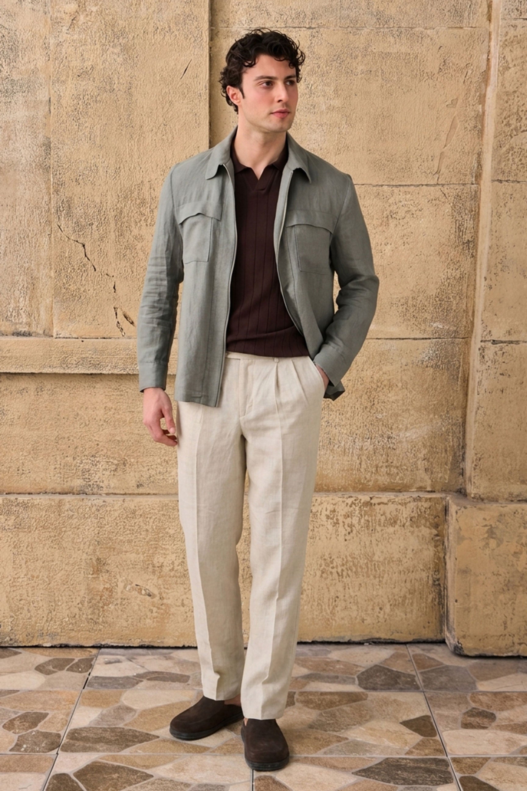 Set bărbătesc de vară, elegant, casual, cu jachetă din in verde salvie și pantaloni bej, cu fermoar