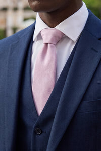 Cravată bărbătească roz deschis cu finisaj din piele întoarsă