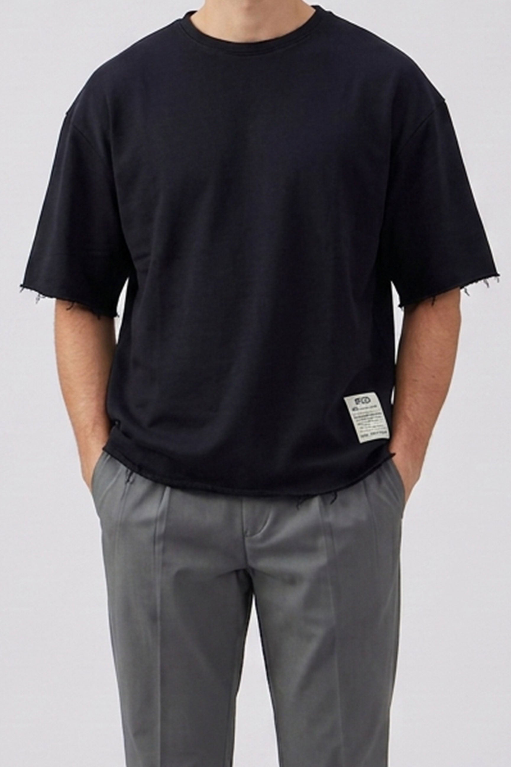 Tricou bărbătesc bleumarin închis, croială relaxată, cu margini brute, guler rotund din amestec de bumbac