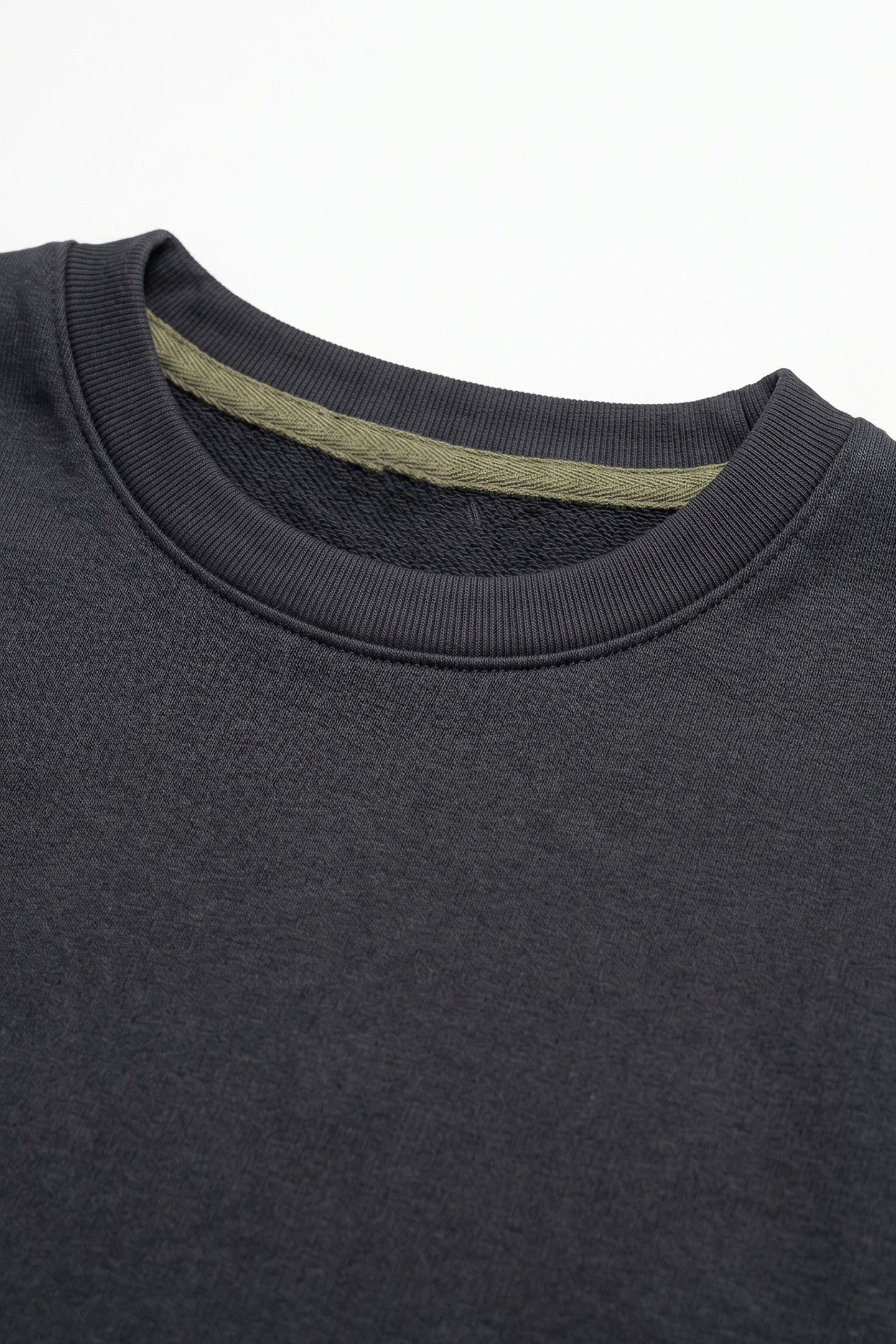 Tricou bărbătesc bleumarin închis, croială relaxată, cu margini brute, guler rotund din amestec de bumbac
