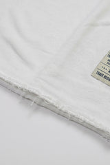 Tricou bărbătesc alb, cu croială relaxată, cu margini brute, guler rotund din amestec de bumbac