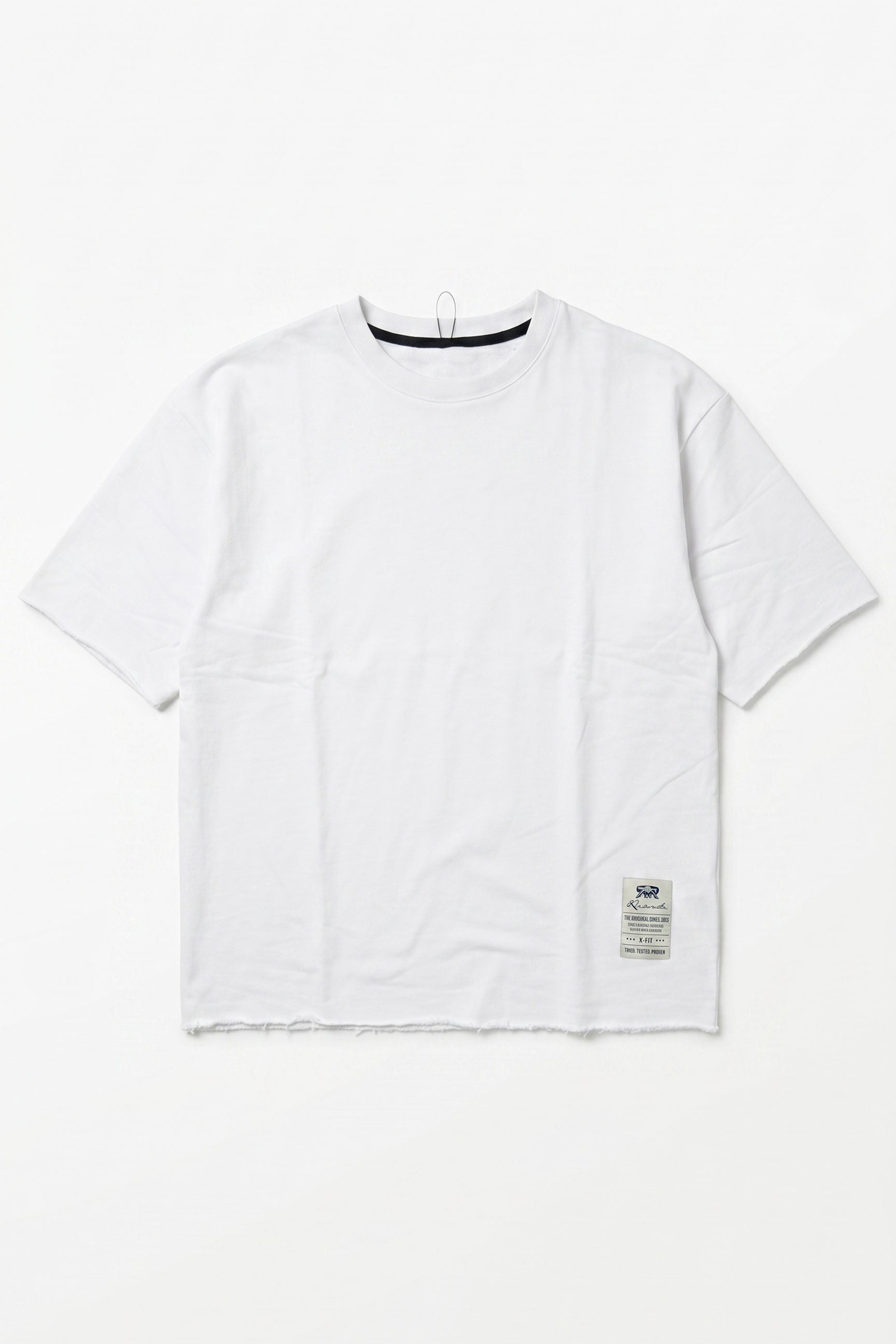 Tricou bărbătesc alb, cu croială relaxată, cu margini brute, guler rotund din amestec de bumbac