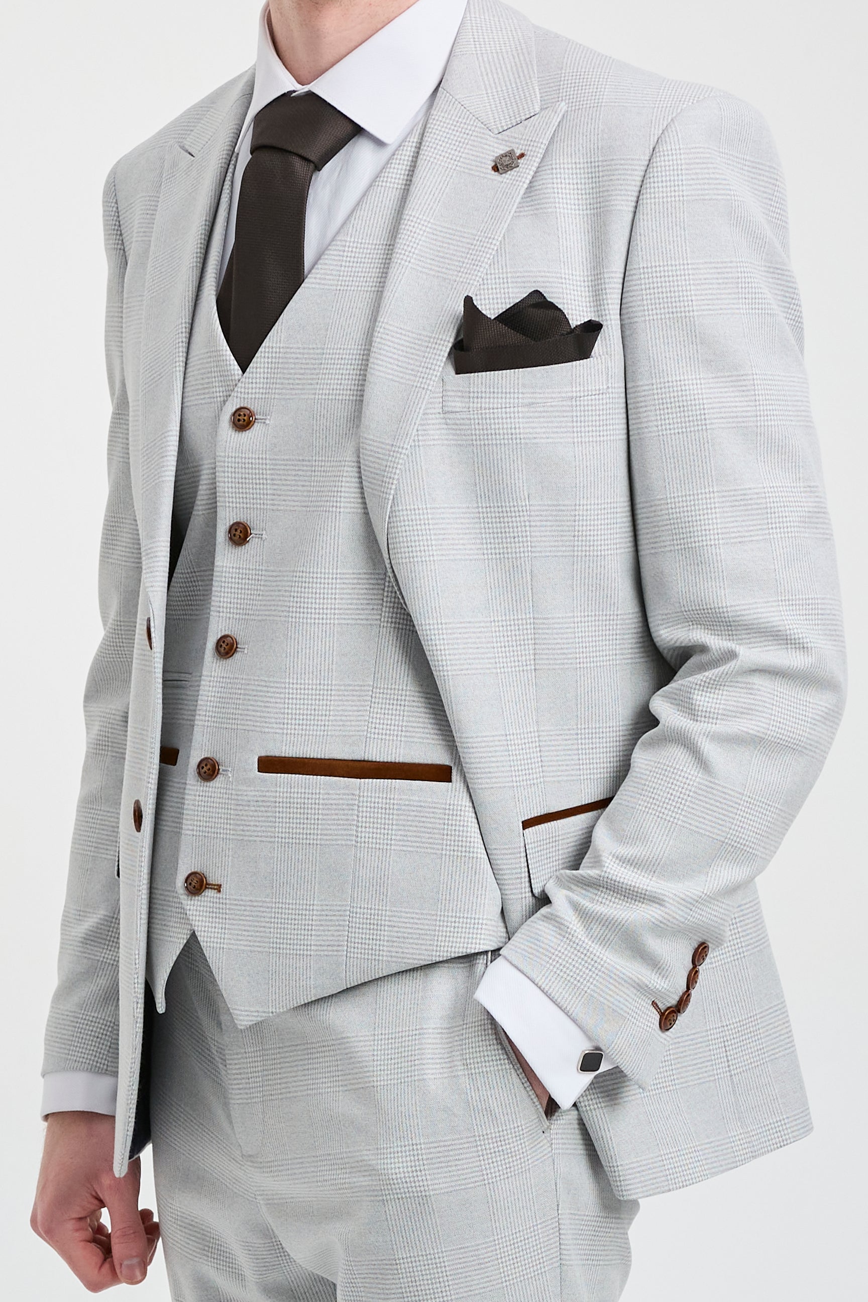 Costum Mark pentru bărbați, gri, în carouri, format din 3 piese, din tweed, cu finisaje maro, pentru nunți și baluri