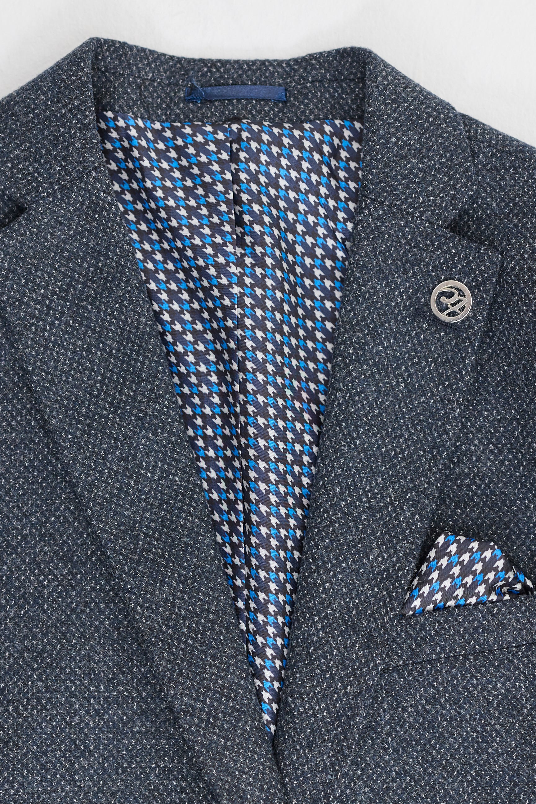 Costum bărbătesc bleumarin din 3 piese cu vestă dublă de nasture